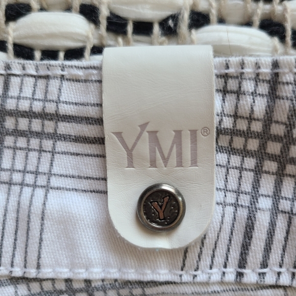 Women's Shorts - Picture 5 of 5